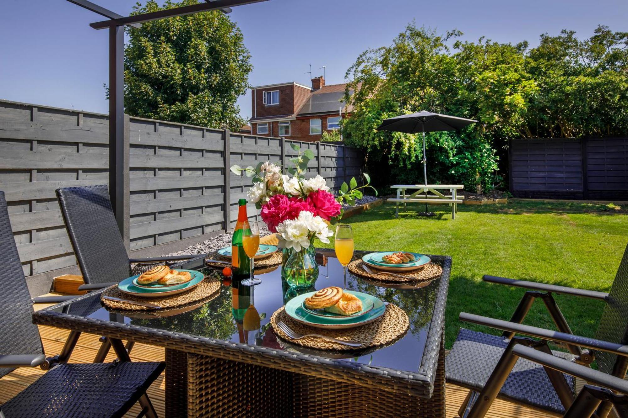 The Dodsworth Modern 4 Bedroom House, Sleeps 8 York Kültér fotó